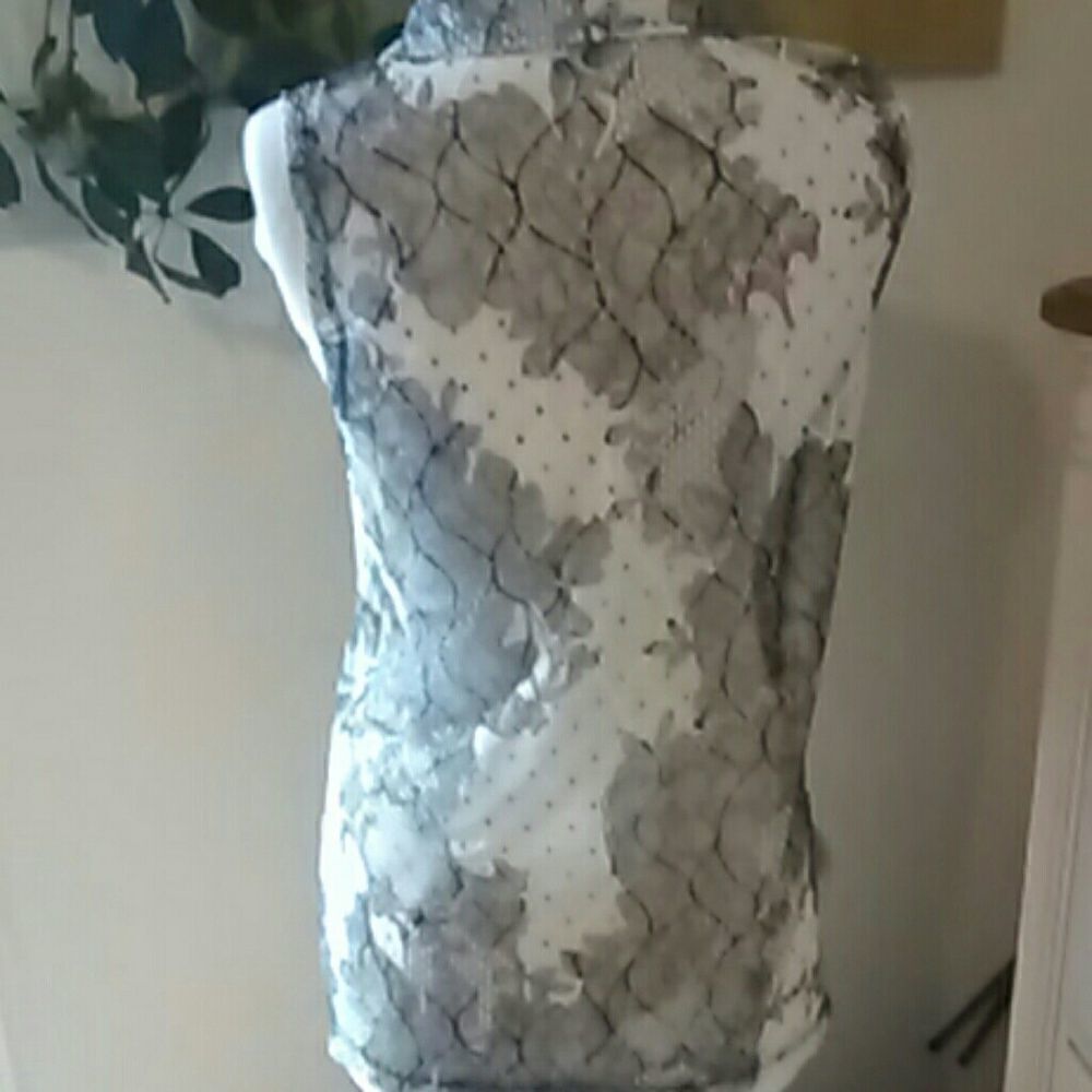 Damee, Inc. Sheer Vest - Picture 3 of 7